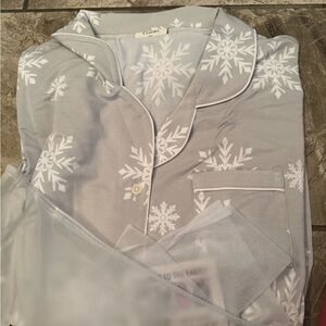 Comfrt Light Gray Snowflake Pajama Top